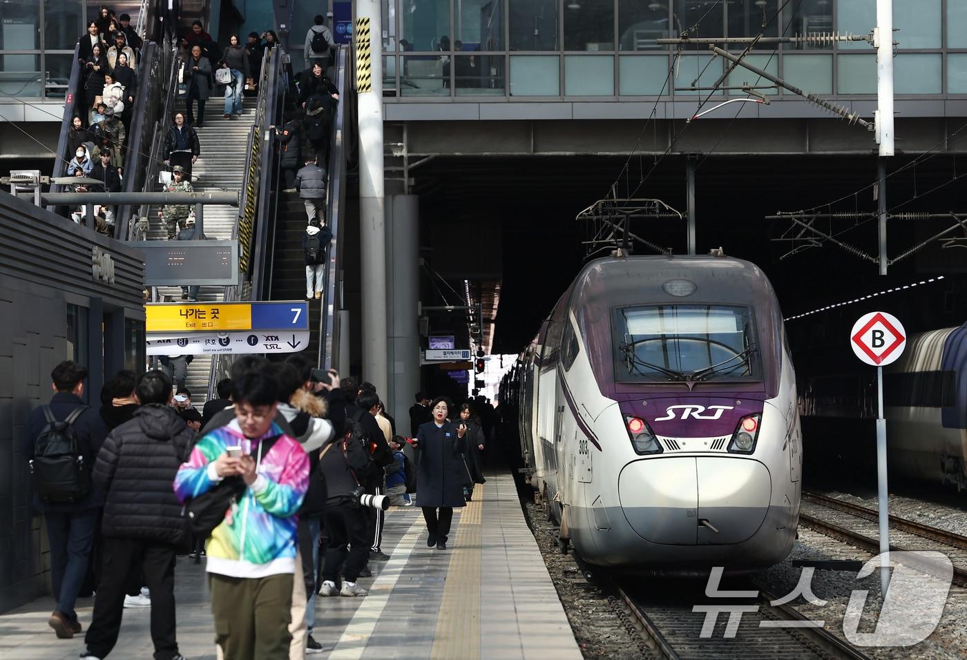 본문 이미지 - 서울역 SRT 모습. 2026.2.25 ⓒ 뉴스1 김민지 기자