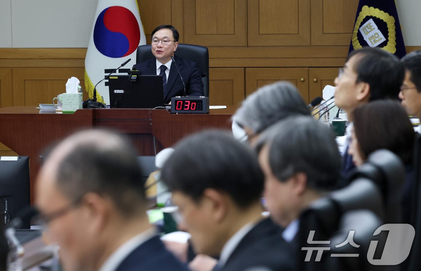 본문 이미지 - 박영재 법원행정처장이 25일 오후 서울 서초구 대법원 청사에서 열린 전국법원장회의에서 모두발언을 하고 있다. (공동취재) 2026.2.25 ⓒ 뉴스1 김도우 기자