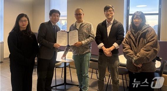 본문 이미지 - 숭실대학교 G-LAMP 사업단은 미국 뉴욕대학교(NYU)와 학술·연구 협력 강화를 위한 양해각서(MOU)를 체결했다.(숭실대 제공)