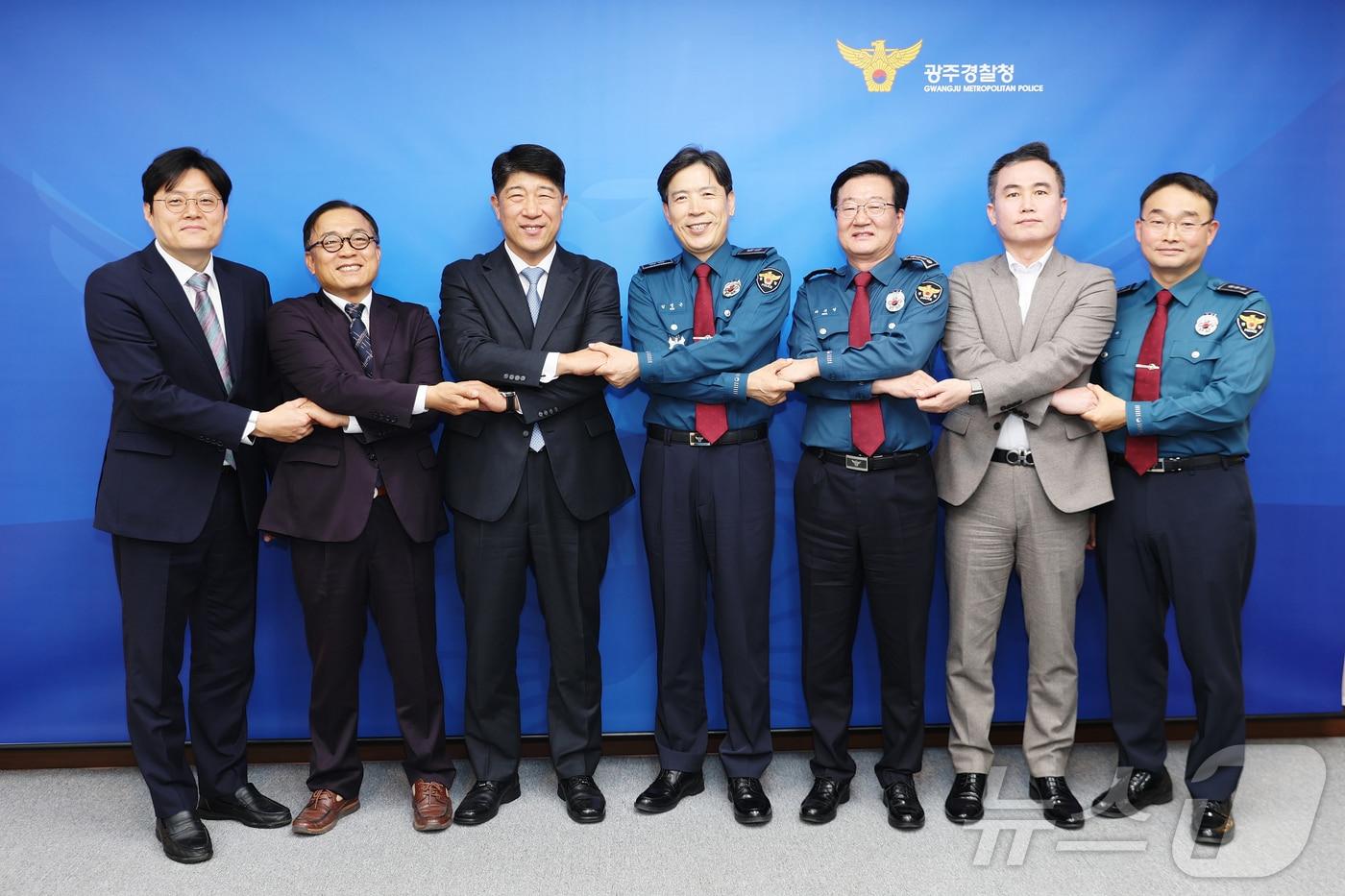 본문 이미지 - 25일 광주경찰청에서 열린 광주국세청과 광주경찰청의 악의적 체납자 대응 밀착협조 협약.(광주국세청 제공, 재배포 및 DB 금지) ⓒ 뉴스1