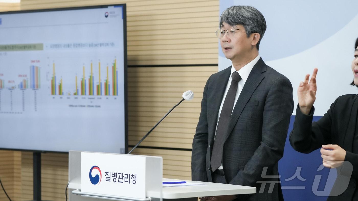 본문 이미지 - 임승관 질병관리청 청장이 25일 충북 오송 질병청사에서 제3차 항생제 내성 관리대책(2026~2030)을 발표하고 있다. (질병관리청 제공. 재판매 및 DB 금지) 2026.2.25 ⓒ 뉴스1