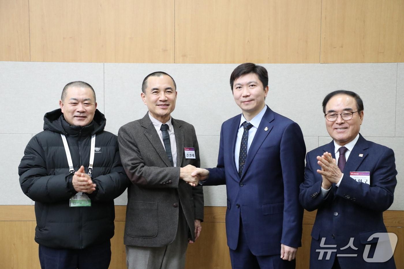 본문 이미지 - 김진태 지사, 유승민 대한체육회장 면담.(강원도 제공. 재판매 및 DB금지)/뉴스1