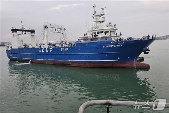 본문 이미지 - 원양 트롤어선(해양수산부 제공)