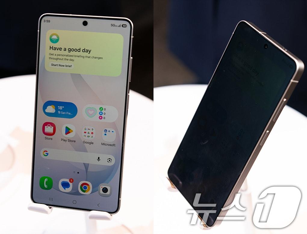 본문 이미지 - '갤럭시S26 울트라'에 적용된 프라이버시 디스플레이 기능. 모바일폰 최초로 측면에서 보이는 화면을 제한할 수 있어 정면 각도가 아닐 경우 보안 필름을 붙인 것처럼 화면이 제대로 보이지 않는다. 2026.2.26 ⓒ 뉴스1 이기범 기자