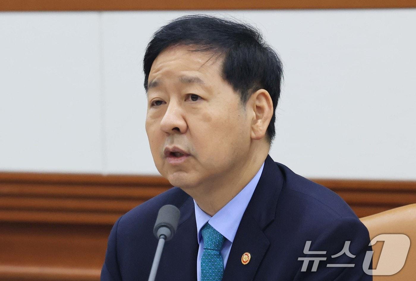 본문 이미지 - 구윤철 경제부총리 겸 재정경제부 장관이 26일 서울 종로구 정부서울청사에서 열린 민생물가 특별관리 관계장관 TF회의에서 모두발언을 하고 있다. 2026.2.26 ⓒ 뉴스1 임세영 기자