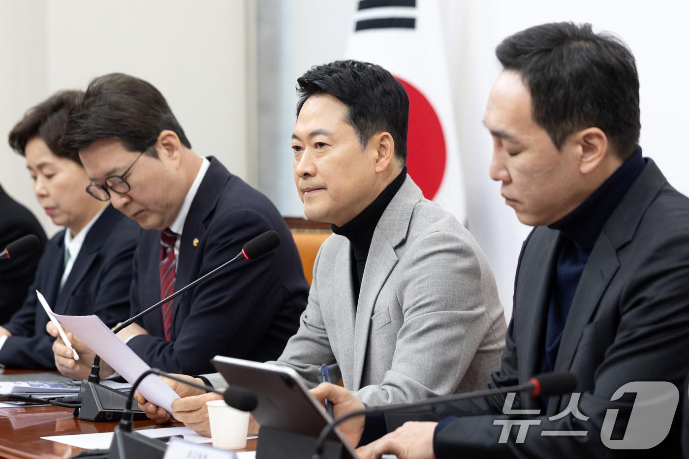 본문 이미지 - 장동혁 국민의힘 대표가 26일 서울 여의도 국회에서 열린 최고위원회의에서 모두발언하고 있다. 2026.2.26 ⓒ 뉴스1 이승배 기자