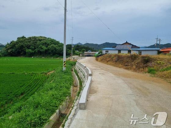 본문 이미지 - 음성군 소이면 금고1리 농로 포장.(자료사진)/뉴스1