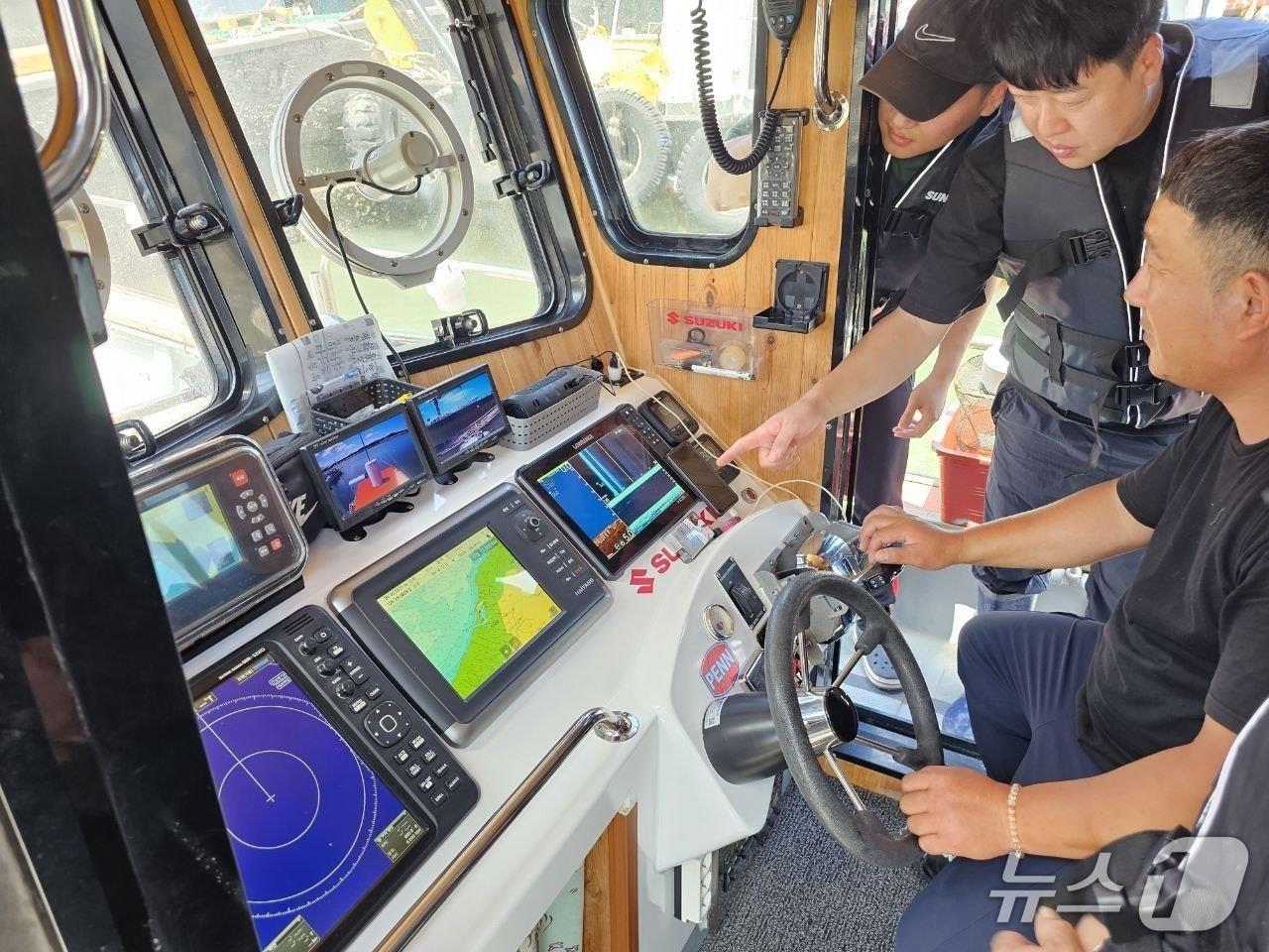 본문 이미지 - 어선어업 현장실습에 참여하고 있는 청년어업인 (수산자원공단 제공. 재판매 및 DB금지)