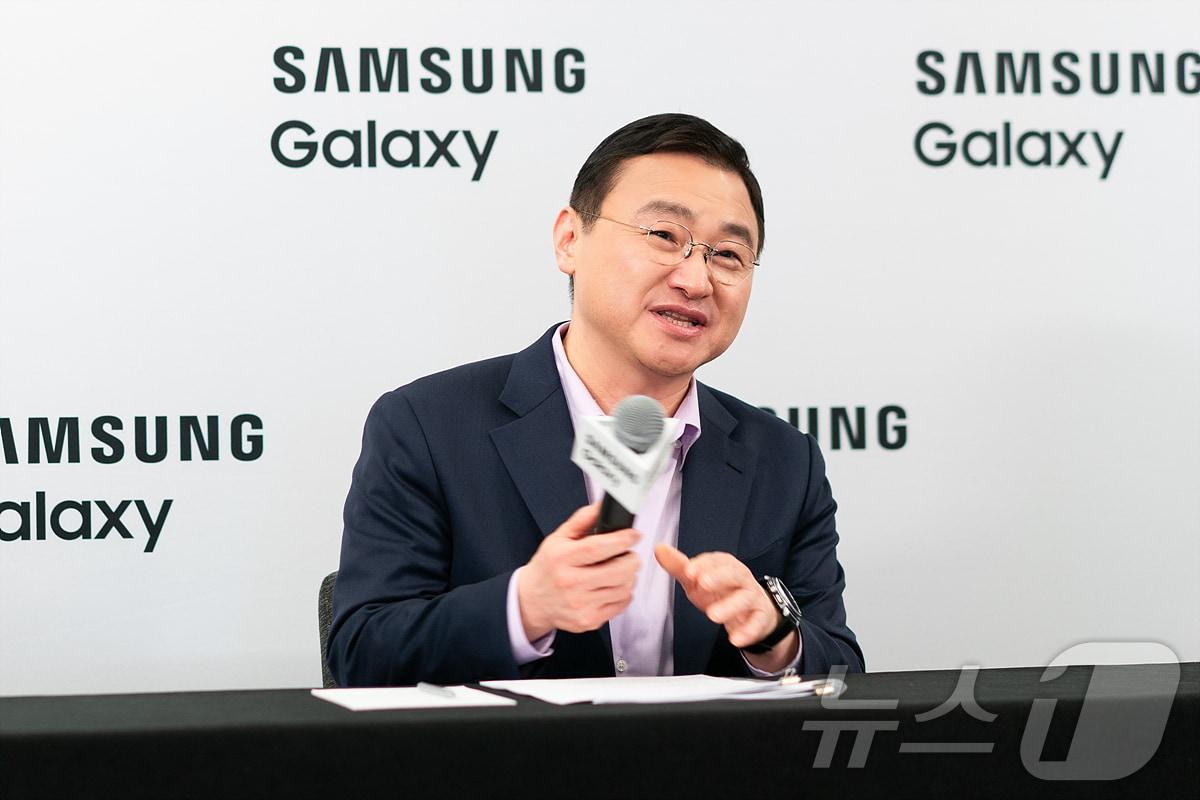 본문 이미지 - 노태문 삼성전자 대표이사 겸 디바이스경험(DX) 부문장(사장)이 25일(현지시간) 미국 샌프란시스코에서 '갤럭시 언팩 2026' 기자 간담회를 열었다. ⓒ 뉴스1 이기범 기자
