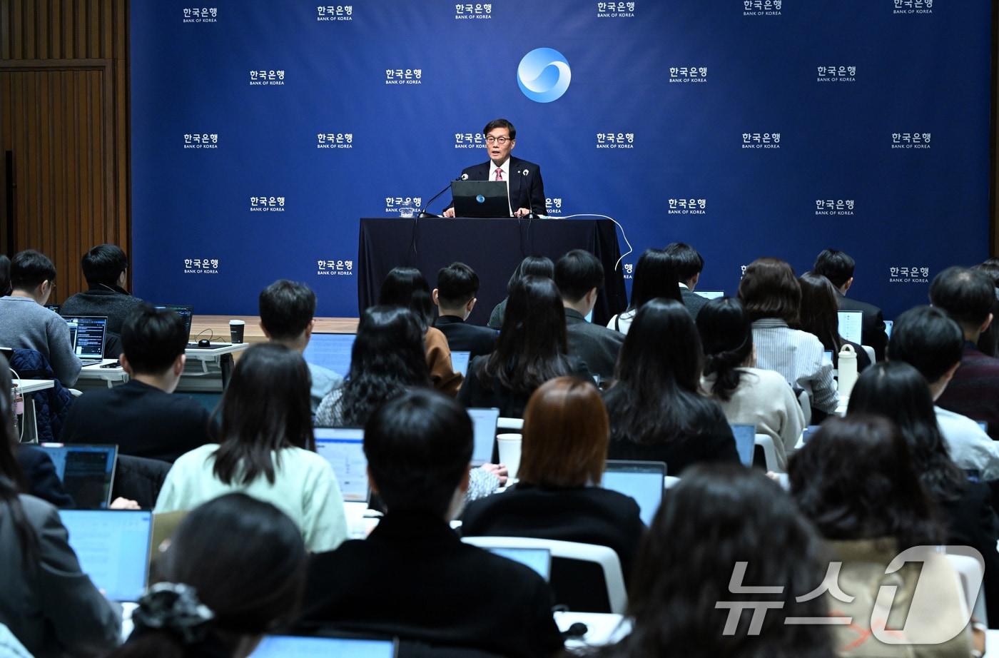 본문 이미지 - 이창용 한국은행 총재가 26일 서울 중구 한국은행 본관에서 열린 기자간담회에서 발언하고 있다. 2026.2.26 ⓒ 뉴스1 사진공동취재단