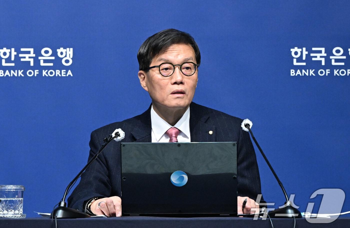 본문 이미지 - 이창용 한국은행 총재가 26일 서울 중구 한국은행 본관에서 열린 기자간담회에서 발언하고 있다. 2026.2.26 ⓒ 뉴스1 사진공동취재단