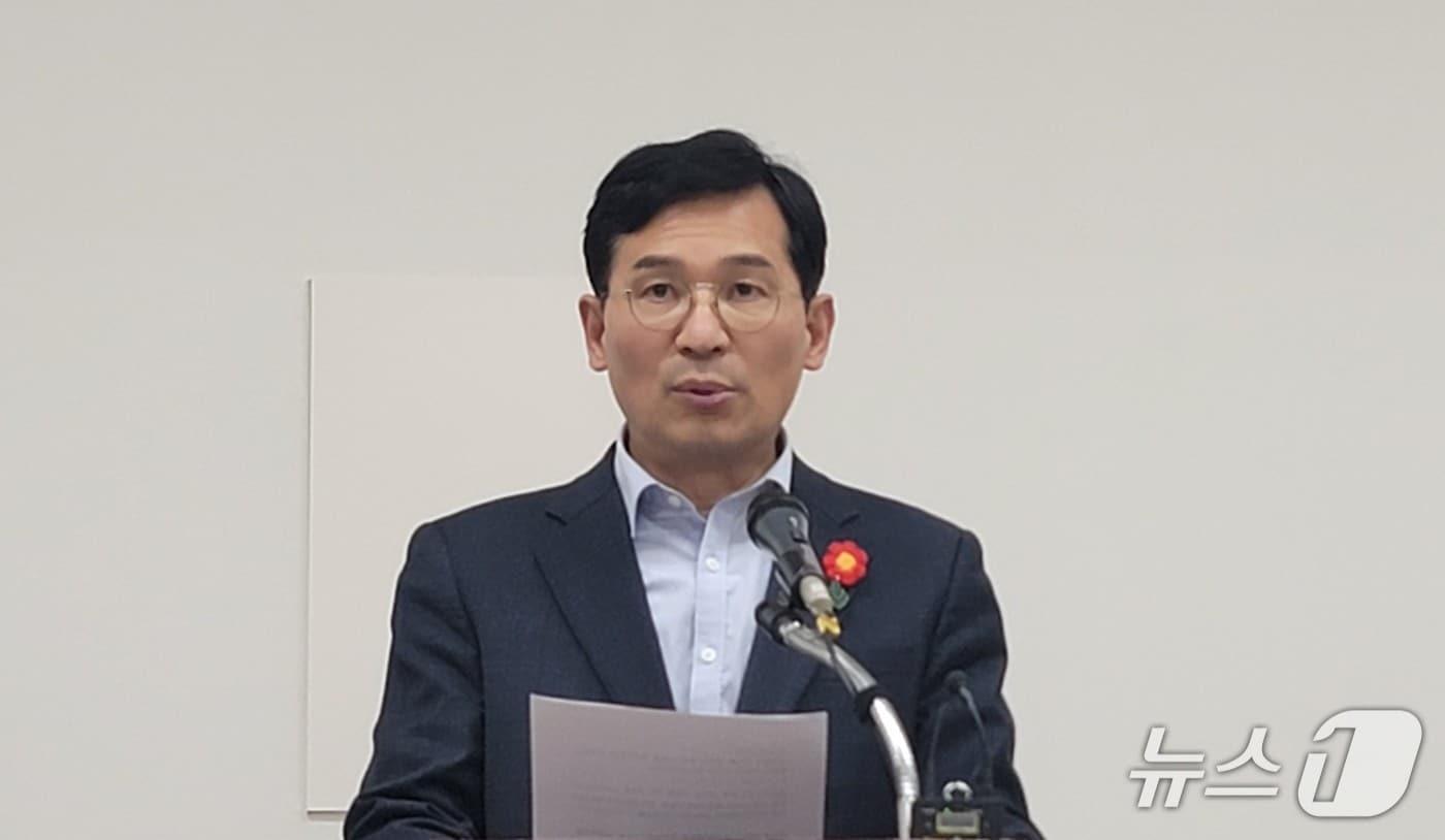 본문 이미지 - 유행열 전 청와대 선임행정관이 26일 청주시청에서 기자회견을 열고 정치공작에 강경 대응을 예고하고 있다.2026.2.26./뉴스1 임양규 기자