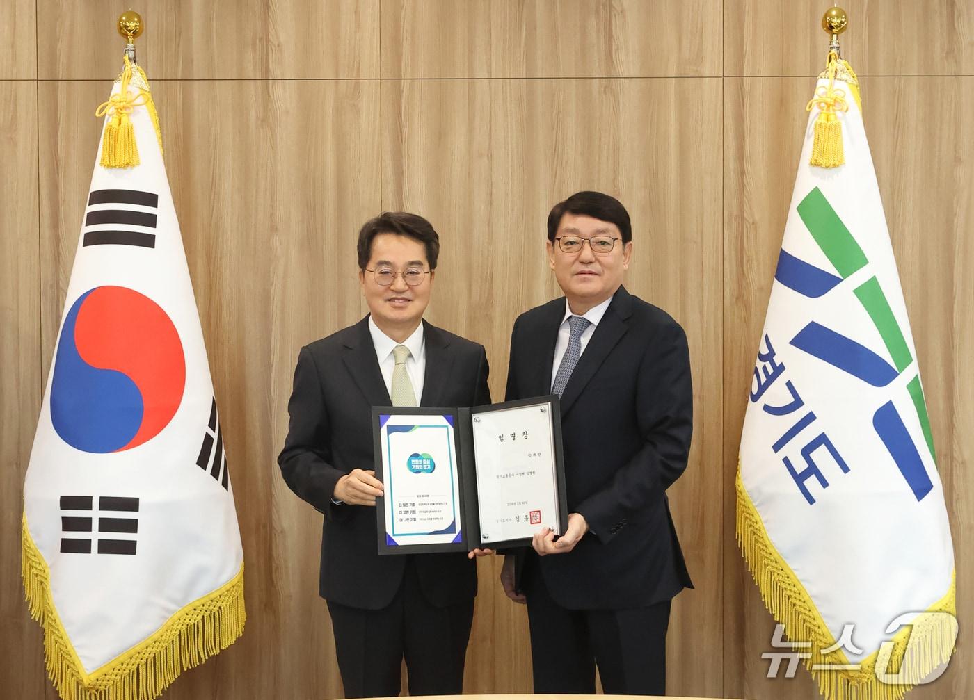 본문 이미지 - 김동연 경기도지사와 박재만 신임 경기교통공사 사장.(경기도 제공. 재판매 및 DB금지)