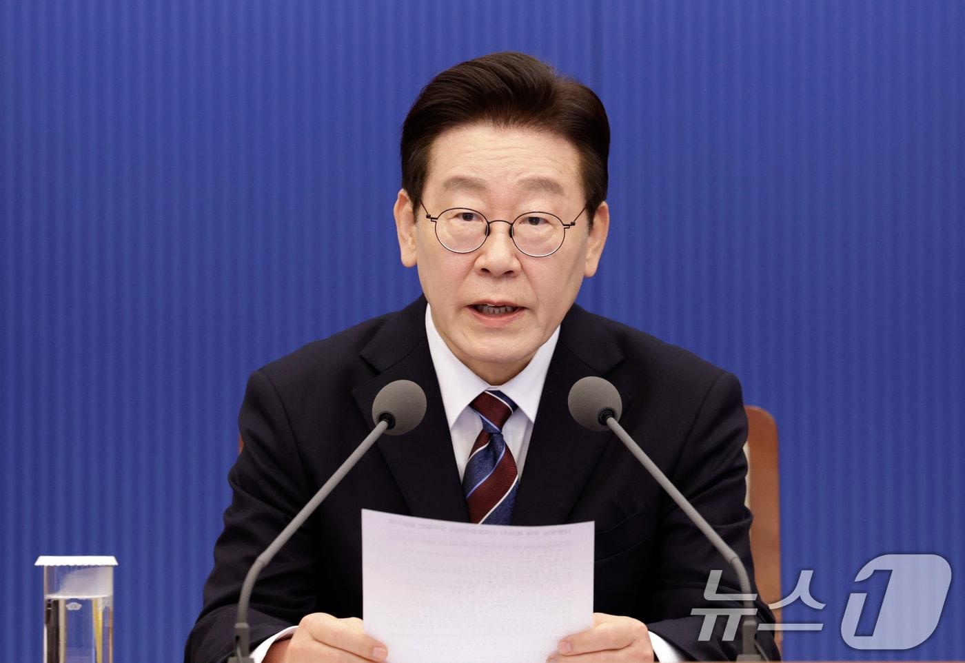 본문 이미지 - 이재명 대통령이 청와대 여민관에서 열린 수석보좌관회의에서 발언하고 있다. (청와대통신사진기자단) 2026.2.26 ⓒ 뉴스1 허경 기자