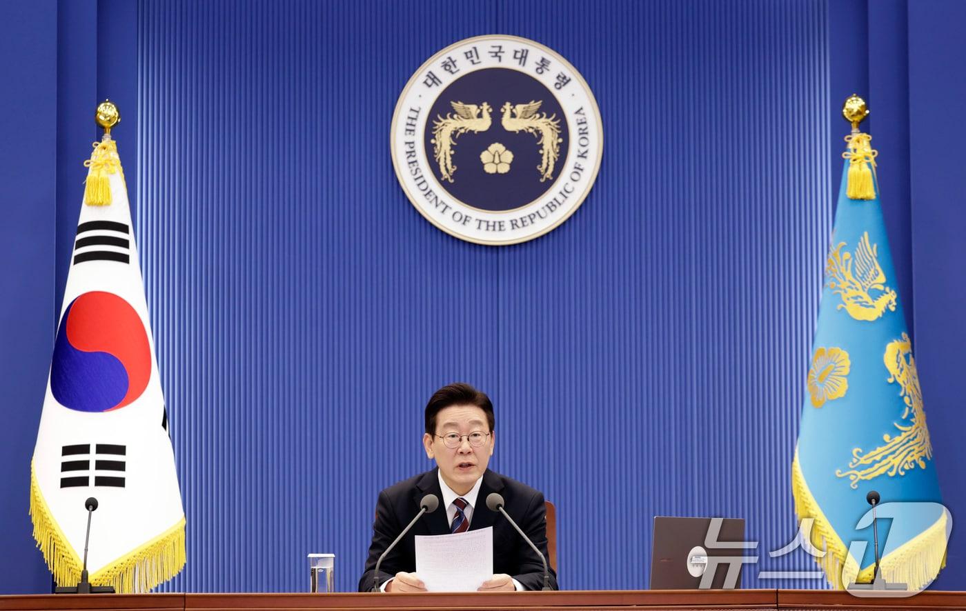 본문 이미지 - 이재명 대통령이 26일 청와대 여민관에서 열린 수석보좌관회의에서 발언하고 있다. (청와대통신사진기자단) 2026.2.26 ⓒ 뉴스1 허경 기자