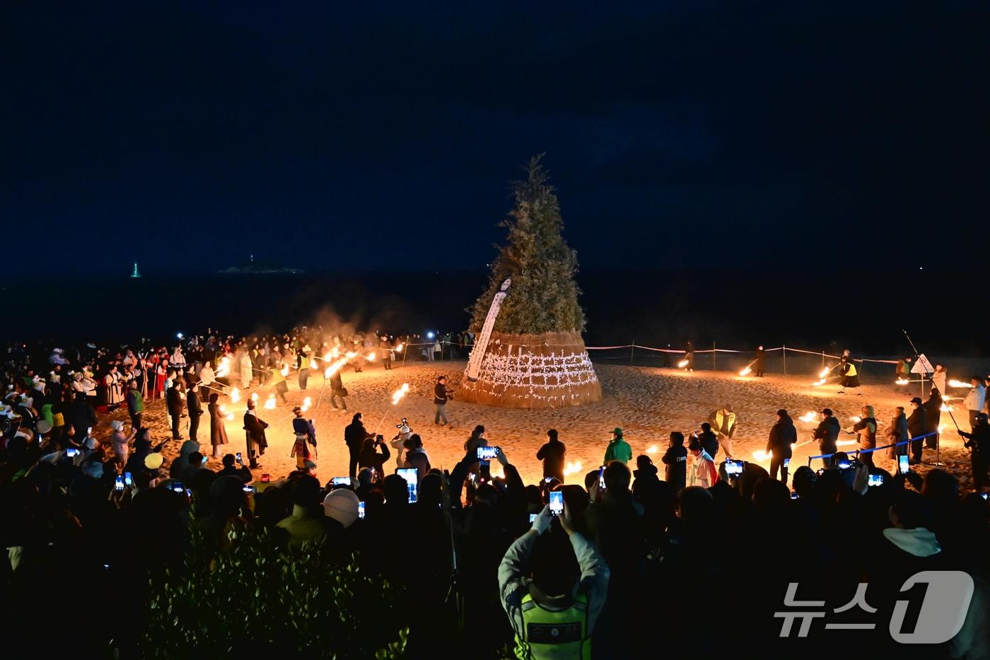 본문 이미지 - 지난해 강원 속초 정월대보름 행사.(속초시 제공, 재판매 및 DB 금지) 2026.2.26/뉴스1