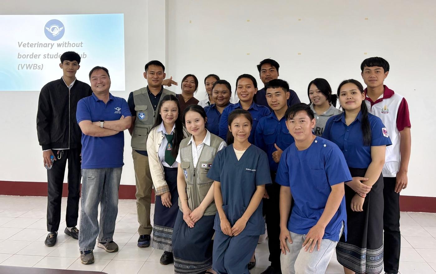본문 이미지 - 라오스 국립대학교 농과대학 수의학과 학생들이 조직한 '국경없는수의사회 라오스 학생 클럽(VWB Laos Student Club)'이 공식 출범하고 첫 회의를 개최했다(국경없는수의사회 제공). ⓒ 뉴스1