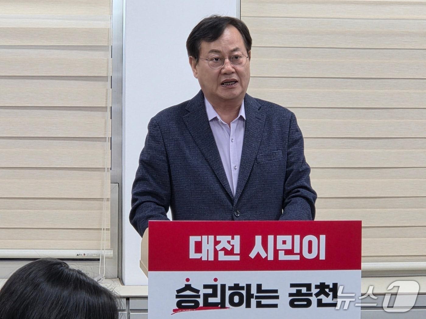 본문 이미지 - 이은권 국민의힘 대전시당위원장이 26일 대전시의회에서 6·3 지방선거 공천기준을 발표하고 있다. ⓒ 뉴스1 김종서 기자