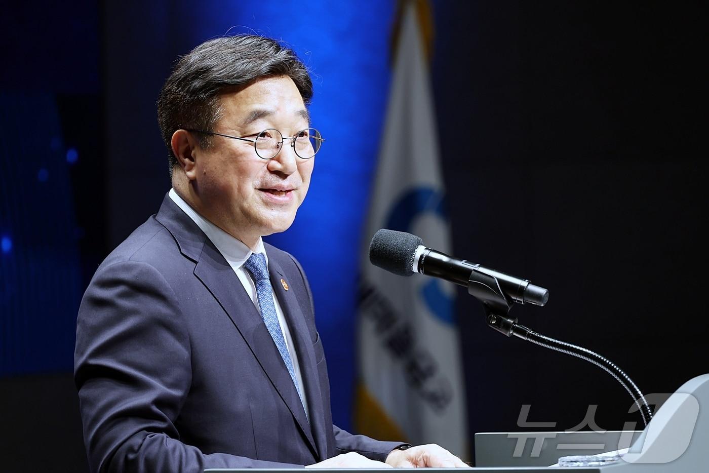 본문 이미지 - 윤호중 행정안전부 장관이 26일 오후 충남 천안시 MG인재개발원에서 열린 '다시 성장하는 New MG 새마을금고 비전2030 선포식'에서 축사하고 있다. (행정안전부 제공. 재판매 및 DB금지) 2026.2.26 ⓒ 뉴스1 포토공용 기자