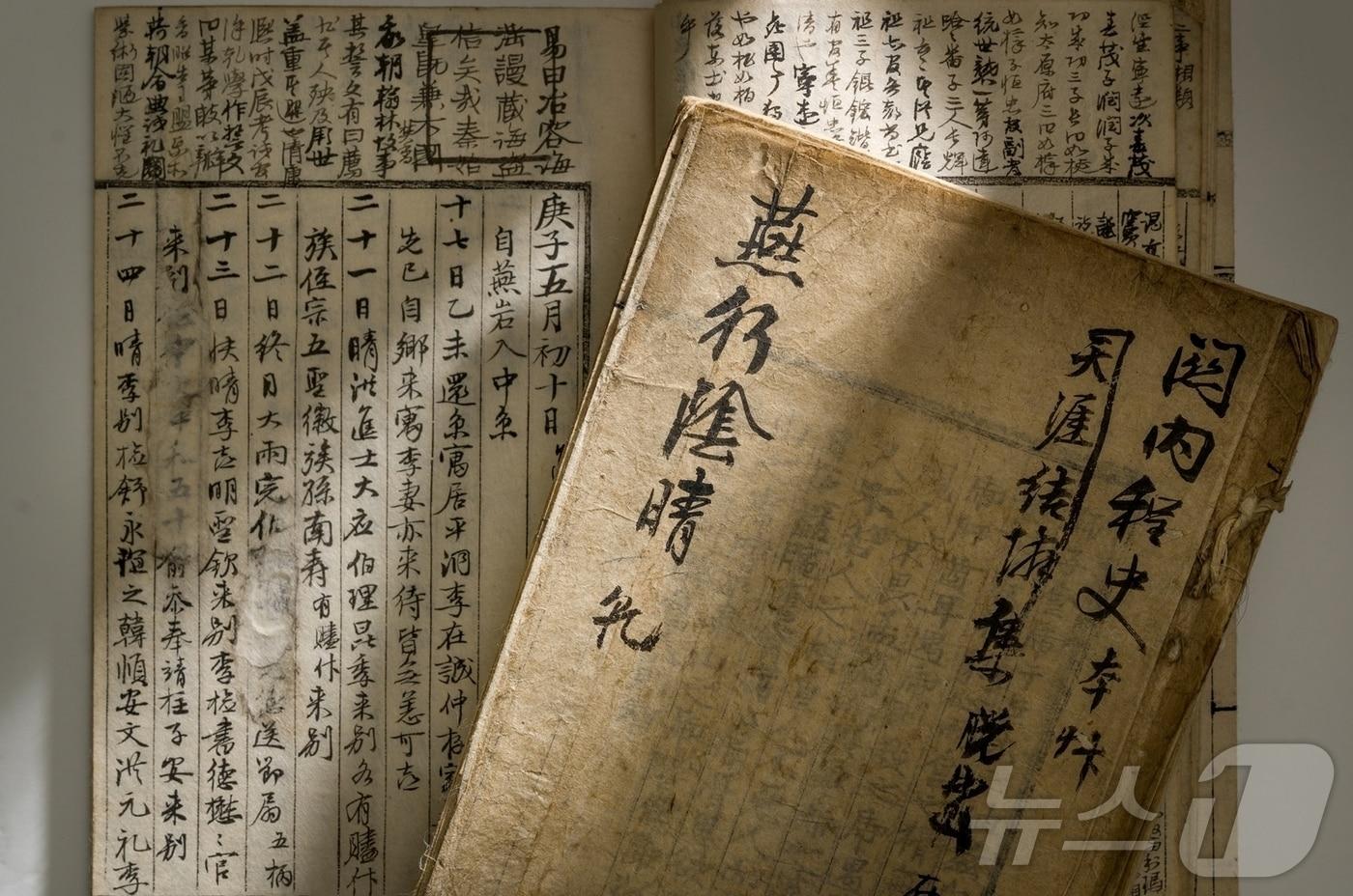 본문 이미지 - 국가문화유산 보물로 지정된 단국대 소장 연행음청(건)·,(곤).(단국대 제공) ⓒ 뉴스1 김평석 기자