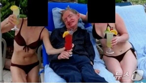 본문 이미지 - 영국의 세계적인 이론물리학자인 스티븐 호킹이 억만장자 성범죄자 제프리 엡스타인이 개최한 과학 심포지엄에 참석한 후 파티에서 찍힌 사진. (출처=엑스) 2026.2.26./뉴스1