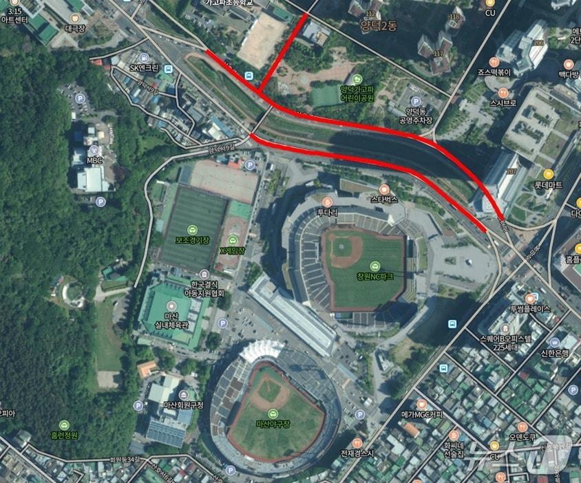 본문 이미지 - 창원시 마산회원구가 프로야구 NC다이노스의 홈경기일에 경기장 인근 도로 일부 구간의 주차 단속 유예를 추진한다. 사진은 단속 유예 구간.(창원시 마산회원구 제공. 재판매 및 DB금지)