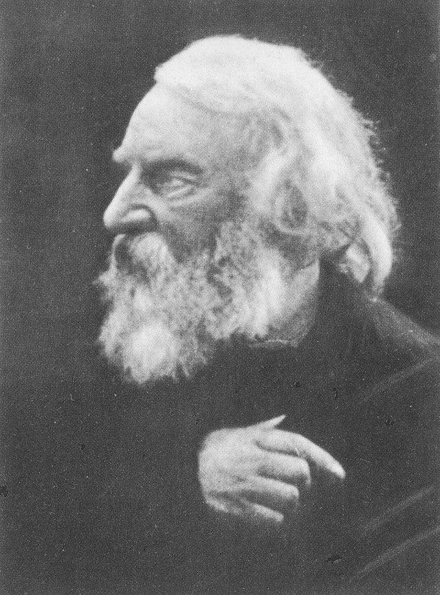 본문 이미지 - 헨리 워즈워스 롱펠로 (출처: 줄리아 마거릿 캐머런, 1868, Public domain, via Wikimedia Commons)