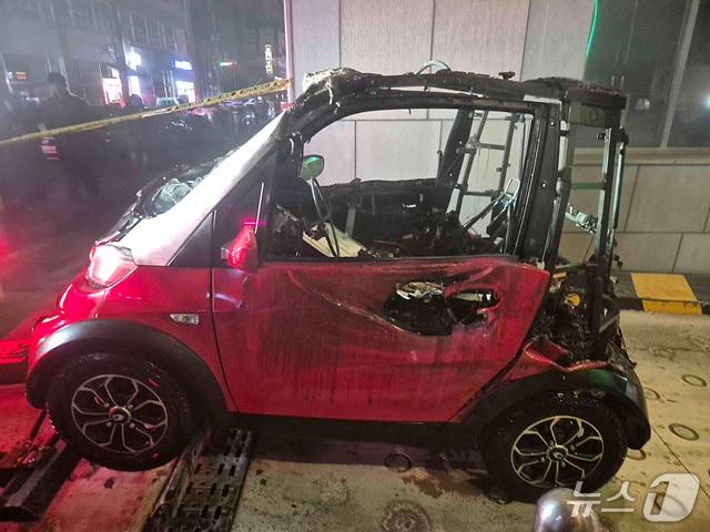 본문 이미지 - 천안 오피스텔 전기차 화재 현장. (천안서북소방서 제공, 재판매 및 DB금지) / 뉴스1