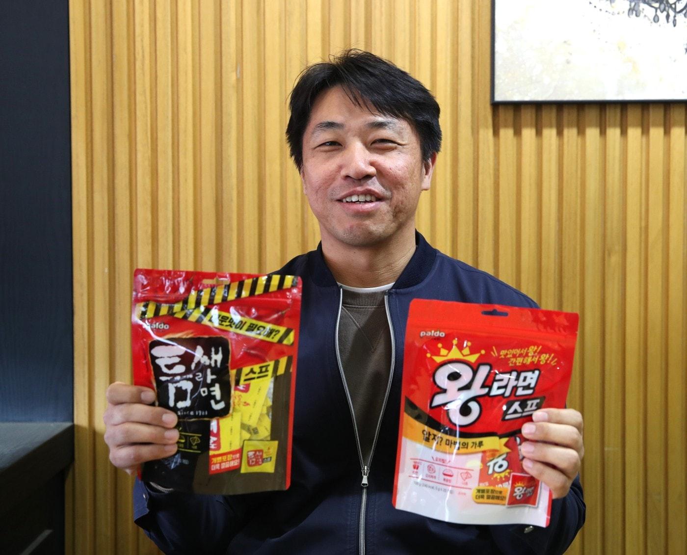 본문 이미지 -  배세웅 팔도 마케팅부문 마케팅1팀 책임이 26일 서울 잠원동 소재 팔도 사옥에서 인터뷰에 응하고 있는 모습.(팔도 제공)