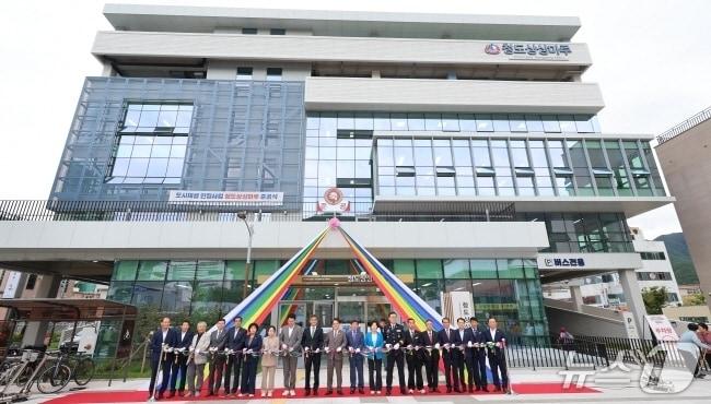 본문 이미지 - 지난해 9월 19일 열린 청도 상상마루 준공식(청도군 제공. 재판매 및 DB금지)/뉴스1