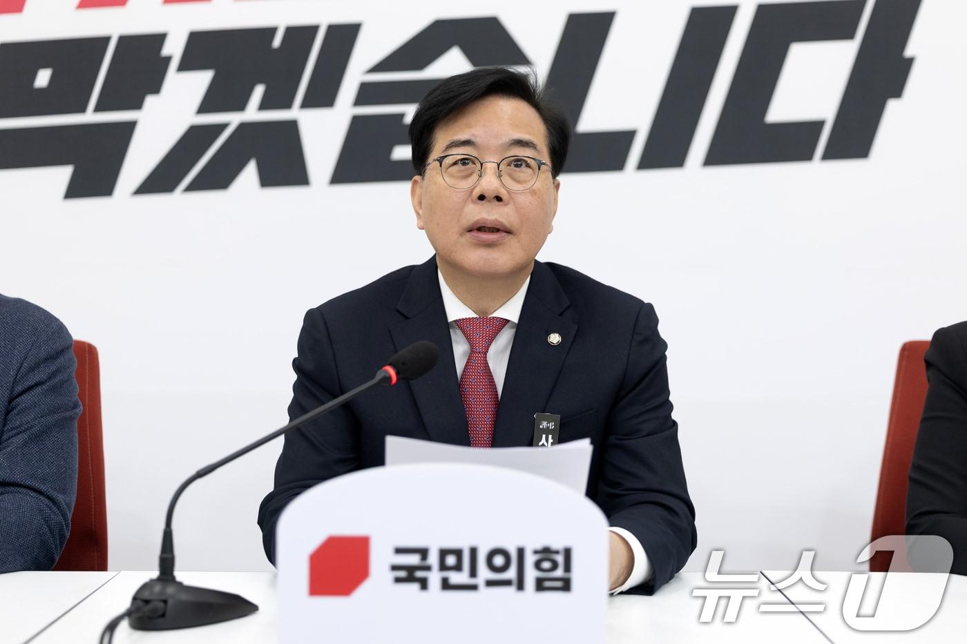 본문 이미지 - 송언석 국민의힘 대표가 27일 서울 여의도 국회에서 열린 기자간담회에서 발언하고 있다. 2026.2.27 ⓒ 뉴스1 이승배 기자