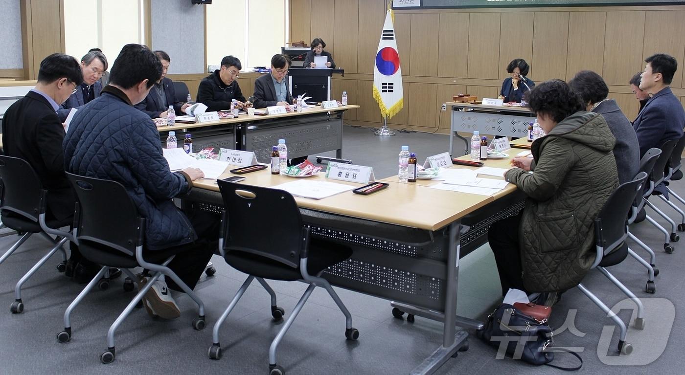 본문 이미지 - 충북 괴산군 농업기술센터는 27일 괴산군농업산학협동심의회를 열고 올해 새 기술 보급 사업 대상 농가를 선정했다.(괴산군 제공. 재판매 및 DB금지)