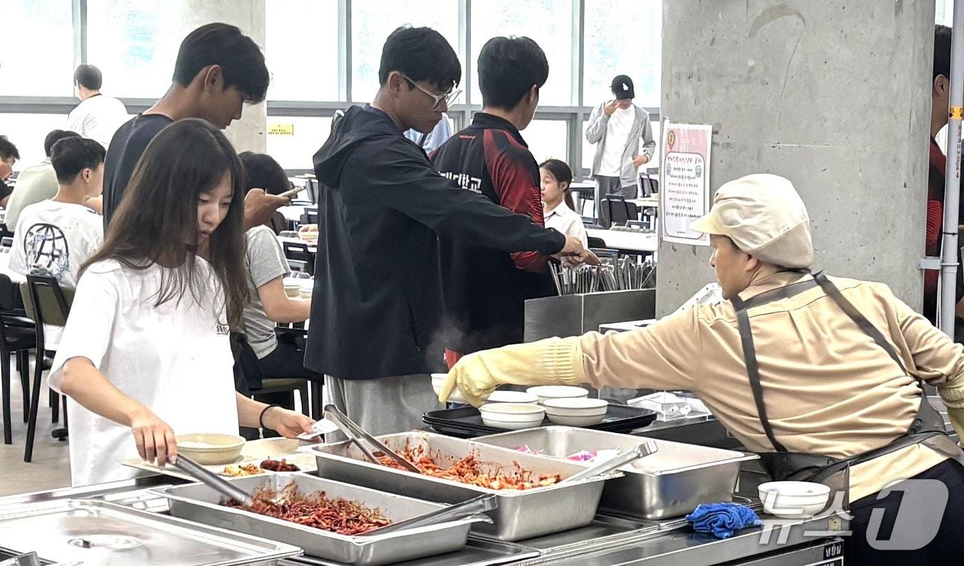 본문 이미지 - 배재대학교가 2026학년도를 맞아 ‘천원의 아침밥’을 재차 시행해 학생들의 밥값 걱정을 덜어준다. (배재대 제공.재판매 및 DB금지)/뉴스1