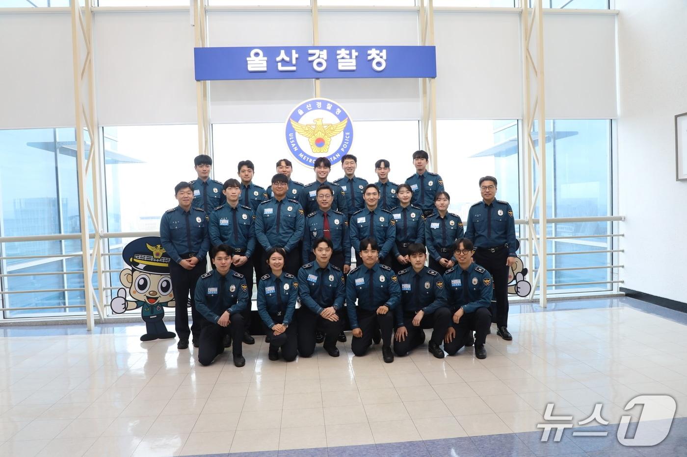 본문 이미지 - 울산경찰청은 27일 제319기 신임 경찰관 20명(남 16명·여 4명)과 간담회를 가졌다.(울산경찰청 제공. 재판매 및 DB금지)/뉴스1