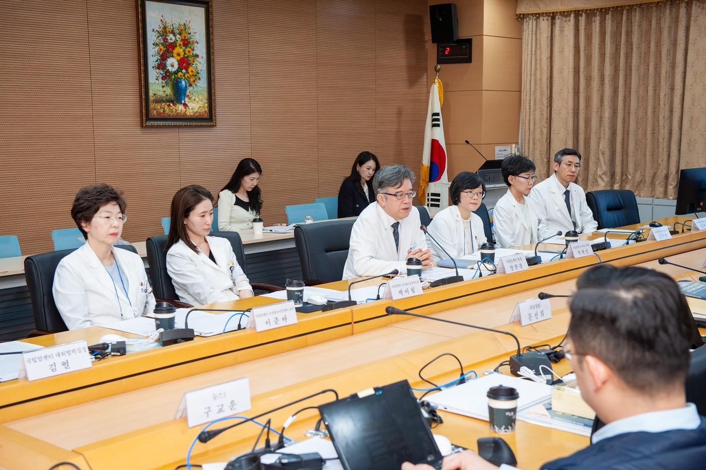 본문 이미지 - 27일 진행된 국립암센터 '소아청소년암 진료 및 연구발전 심포지엄' 기자간담회.(국립암센터 제공)