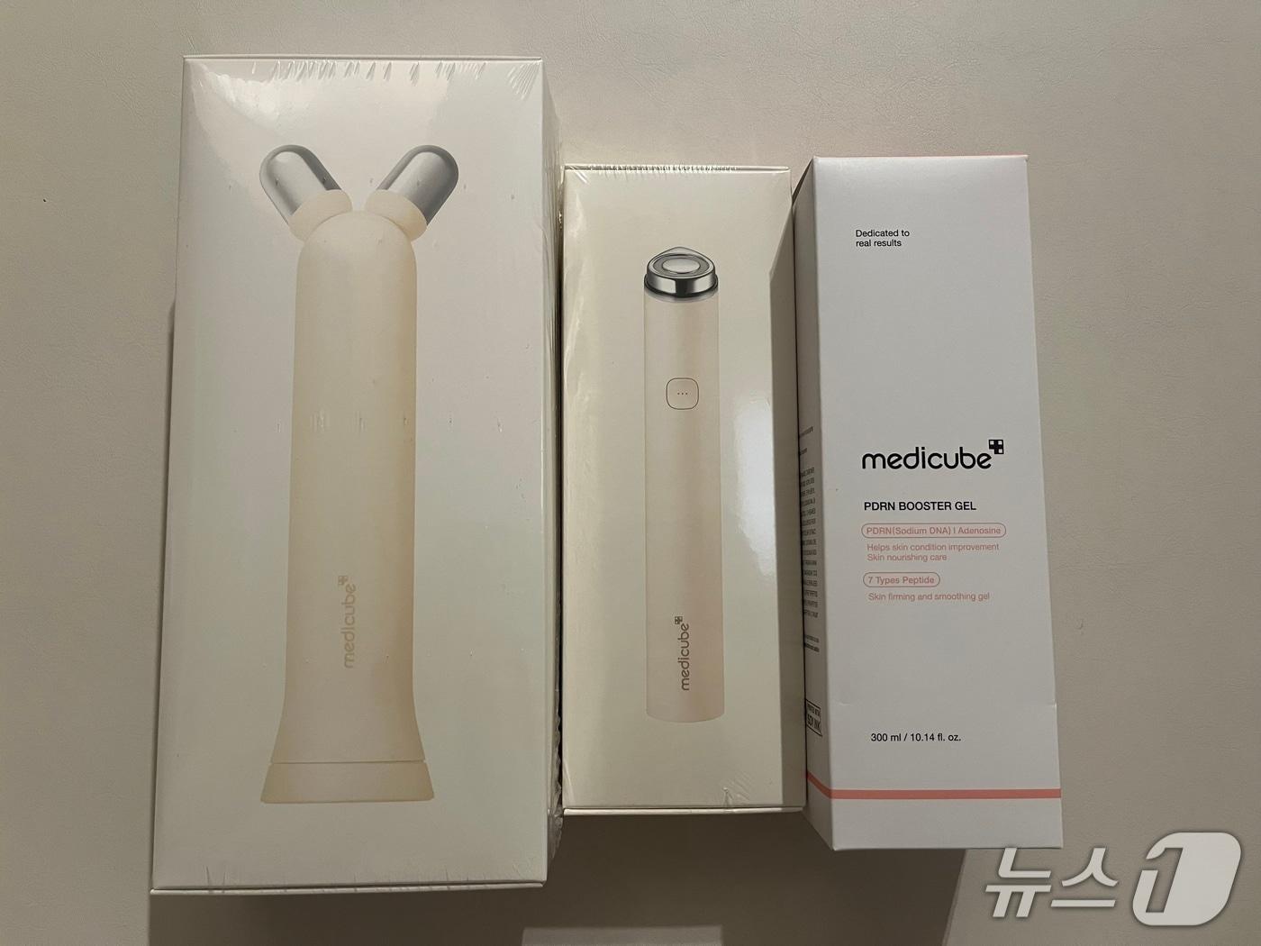 본문 이미지 - '메디큐브 에이지알 부스터 브이 롤러+프로 미니 플러스' 제품 사진. ⓒ 뉴스1 신민경 기자