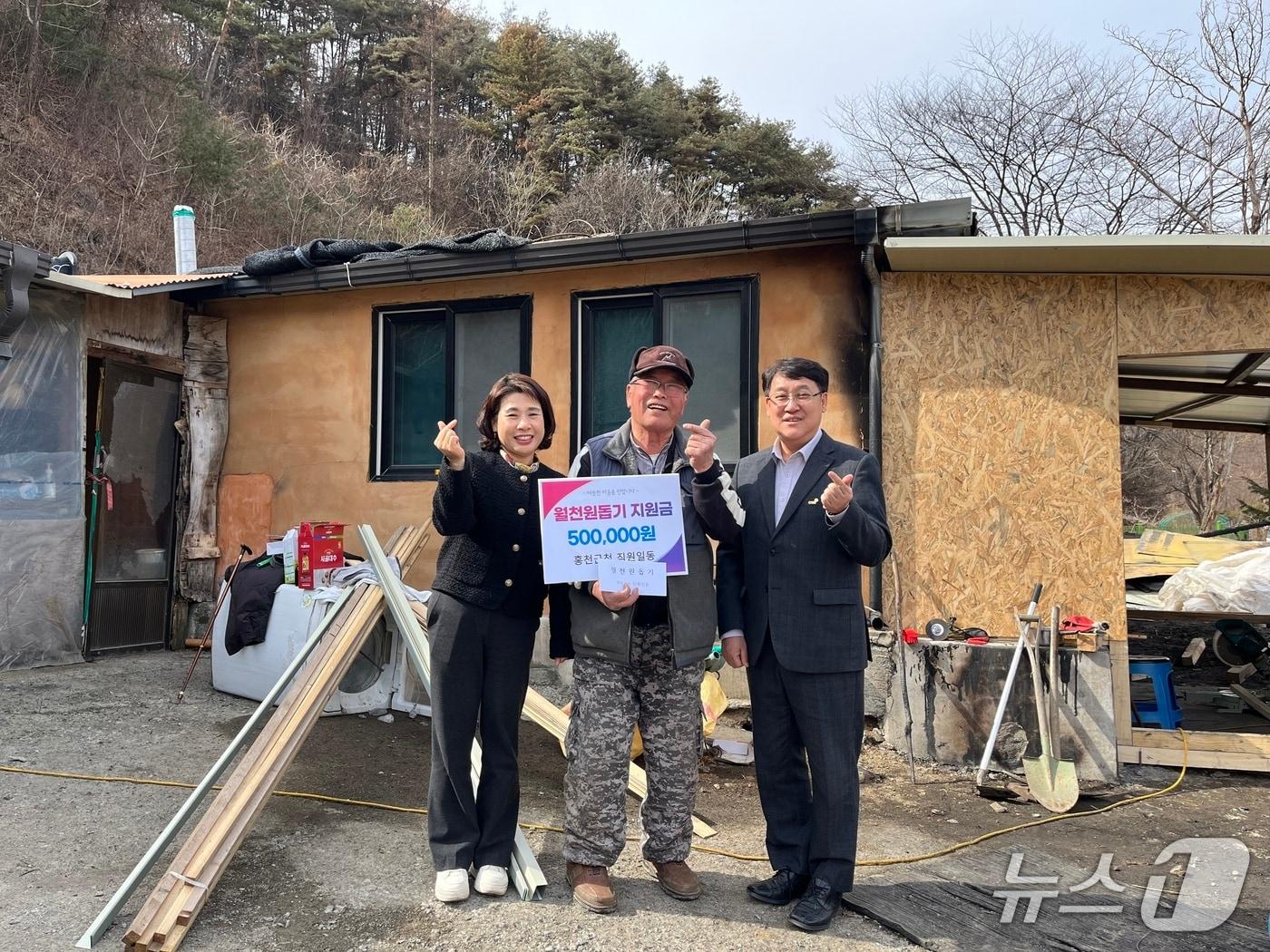 본문 이미지 - 홍천군 공직자 '월 천원 돕기' 후원 관련 자료사진.(홍천군 제공. 재판매 및 DB금지)/뉴스1