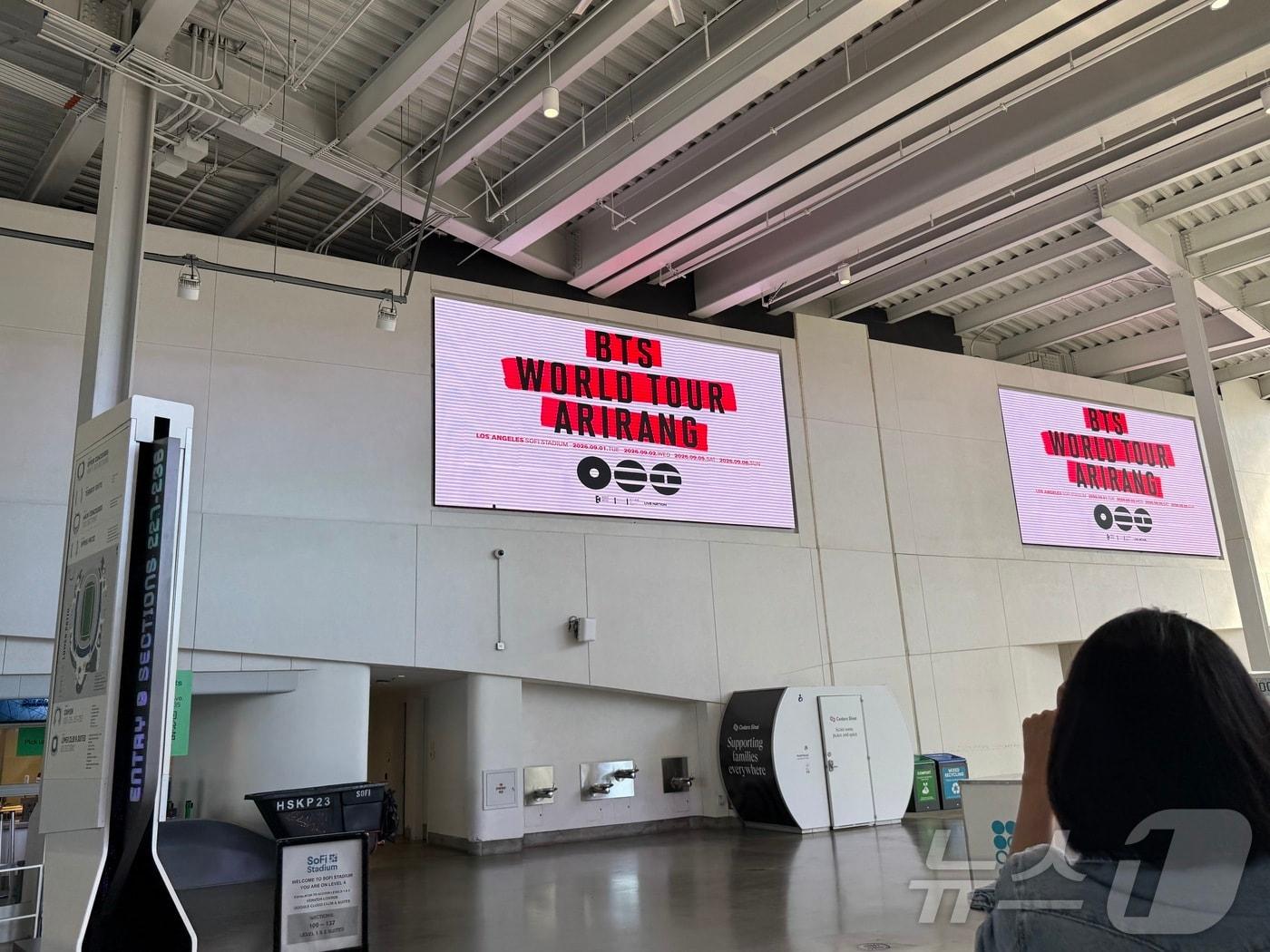 BTS 월드투어 홍보 안내판 ⓒ 뉴스1 윤슬빈 관광전문기자