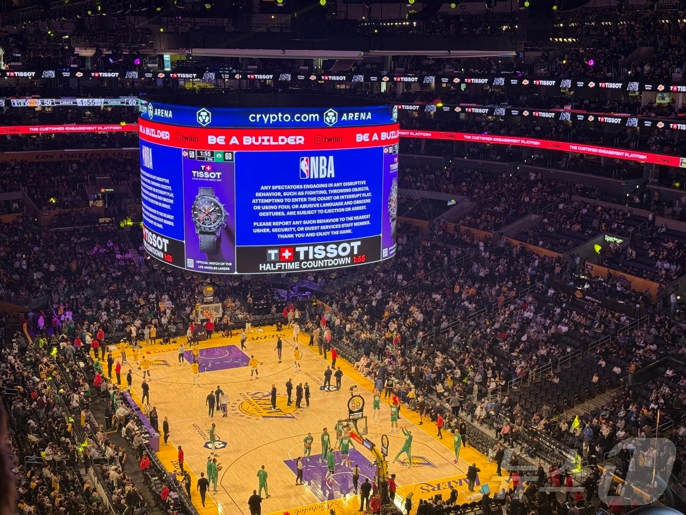 코트에 시선이 빨려 들어가는 몰입형 구조ⓒ 뉴스1 윤슬빈 관광전문기자