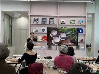 본문 이미지 -  부산창조경제혁신센터는 지난 12일 '휴앤커넥트'(Hue&Connect) 네트워킹 프로그램인 '차, 일일시호일'을 운영했다. (부산창조경제혁신센터 제공. 재판매 및 DB금지)