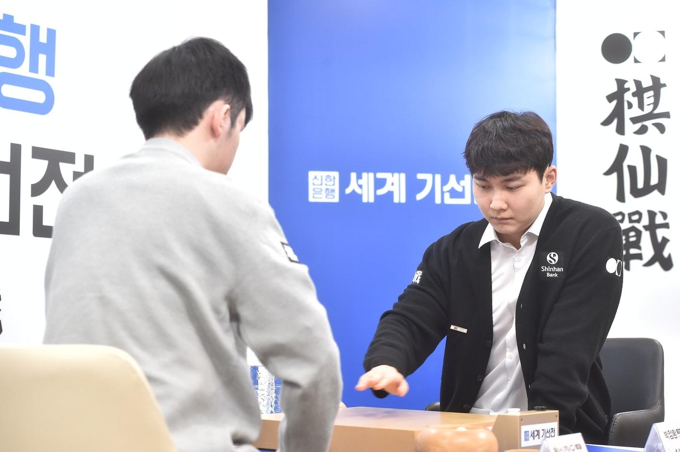 본문 이미지 - 신한은행 세계 기선전에서 우승을 차지한 박정환 9단. (한국기원 제공)