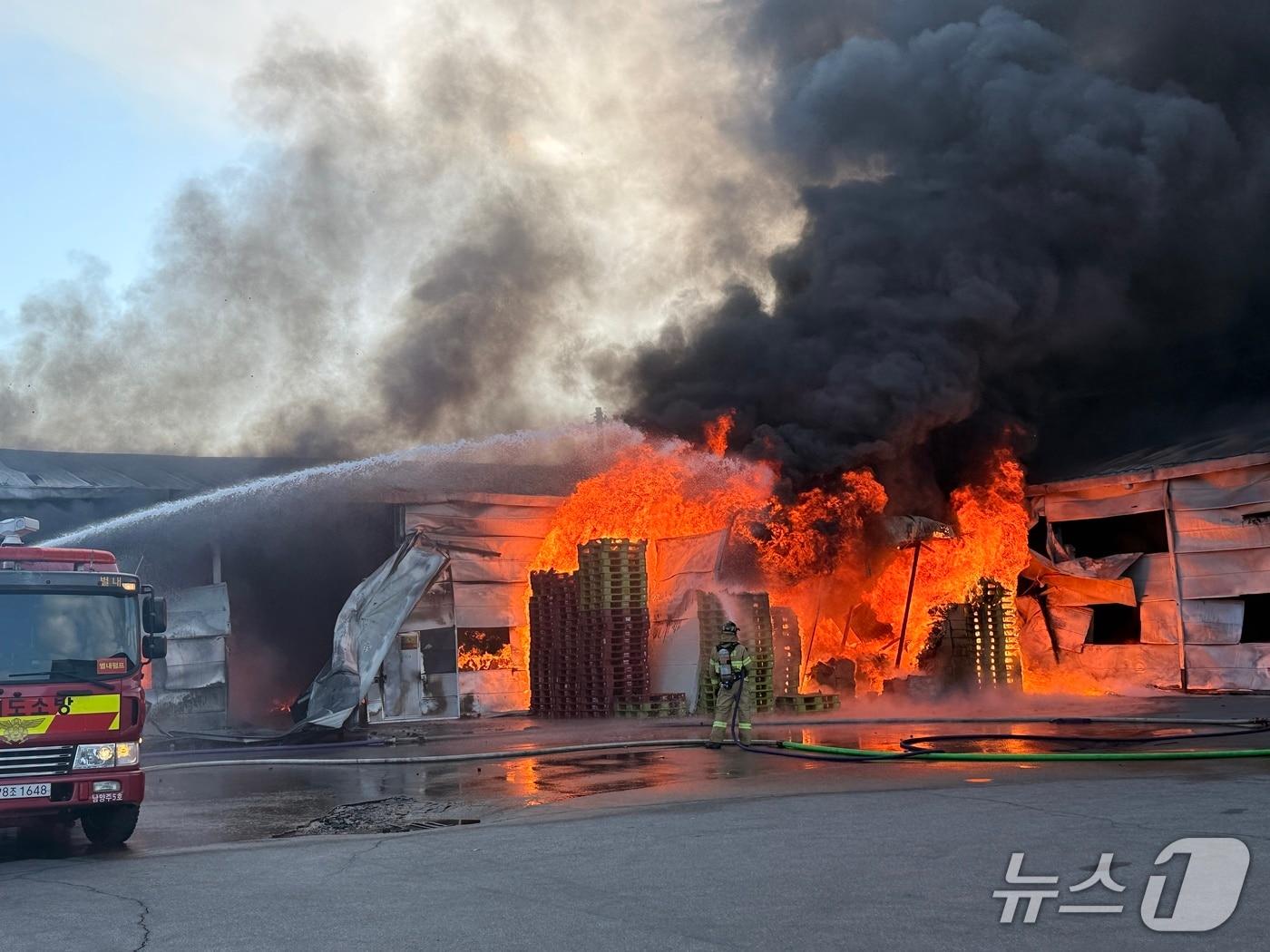 본문 이미지 - 남양주 화재현장(경기도북부소방재난본부 제공. 재판매 및 DB 금지)/뉴스1