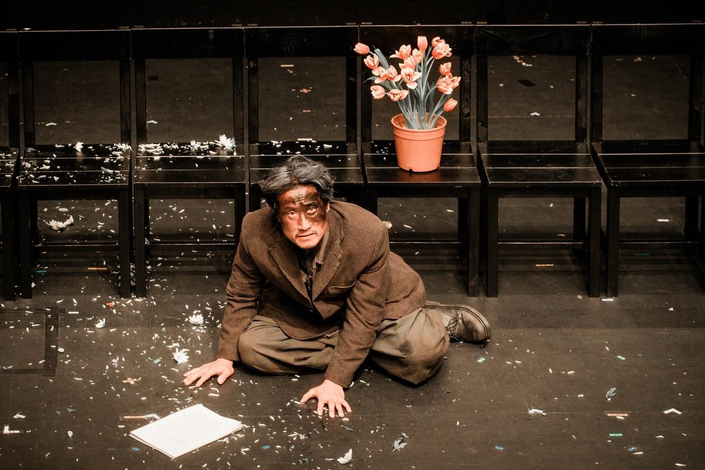 본문 이미지 - 연극 '튤립' 장면(극단 돌파구 제공)