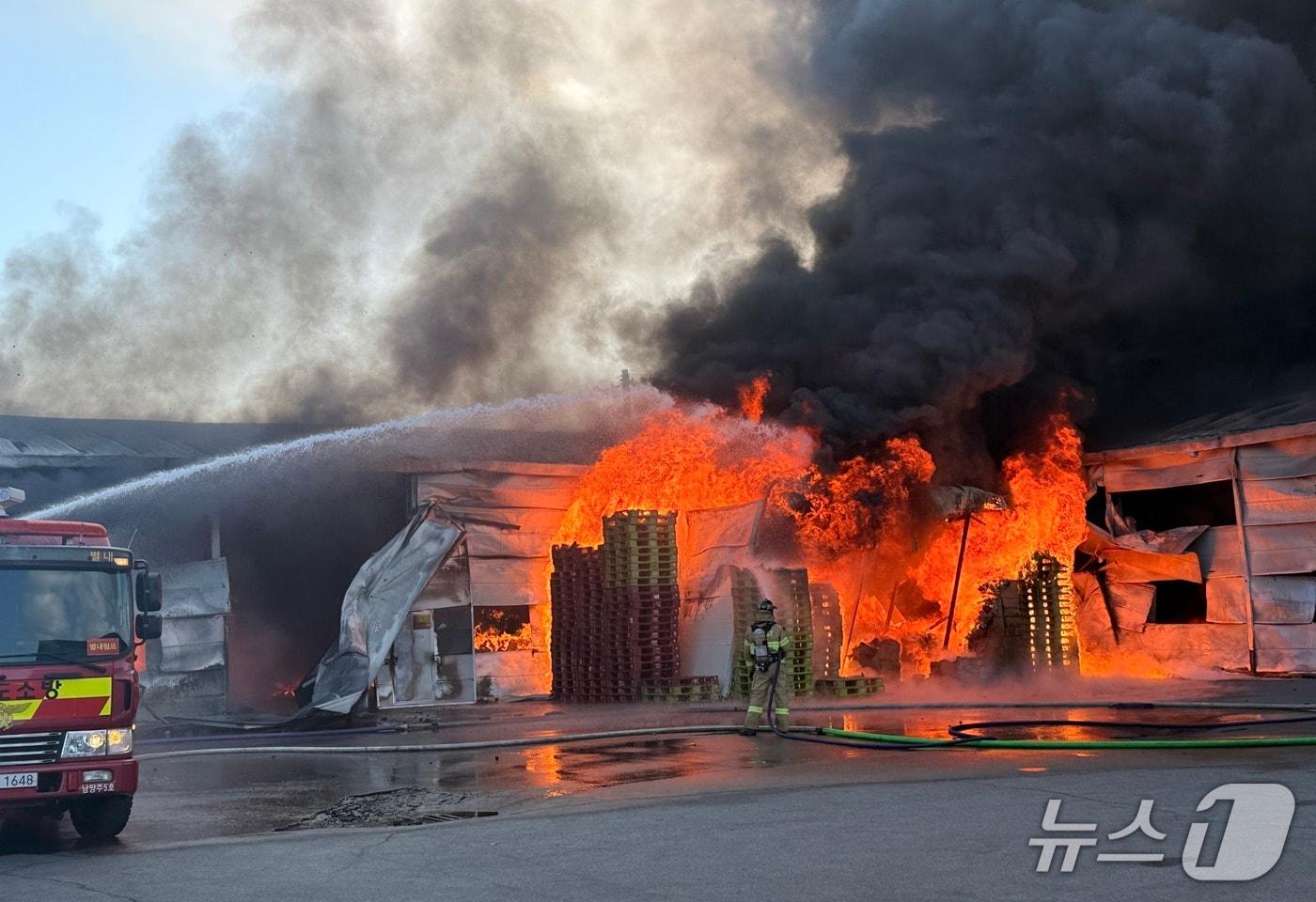 본문 이미지 -  남양주 화재현장(경기도북부소방재난본부 제공. 재판매 및 DB 금지)/