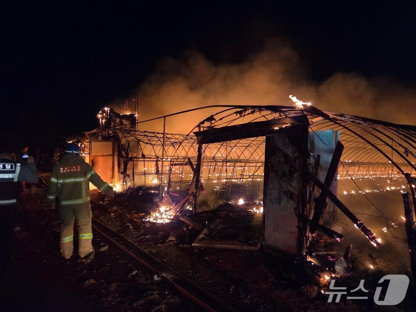 본문 이미지 -  논산 성동면 계사 화재 현장. (논산소방서 제공, 재판매 및 DB금지) / 뉴스1