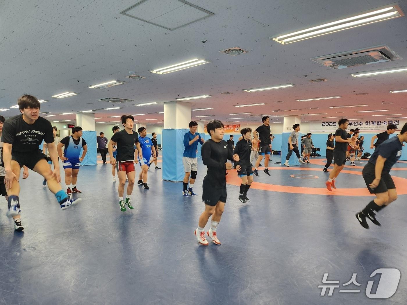 본문 이미지 - 국가대표 레슬링 상비군의 강원 평창군 동계 합숙 훈련 자료 사진. (평창군 제공. 재판매 및 DB금지) 2026.2.28/뉴스1