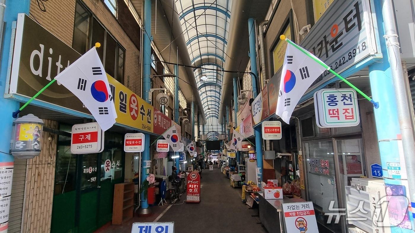 본문 이미지 - 춘천시 107주년 3·1절 앞두고 범시민 태극기 달기 운동 추진.(춘천시 제공, 재판매 및 DB 금지) 2026.2.28/뉴스1