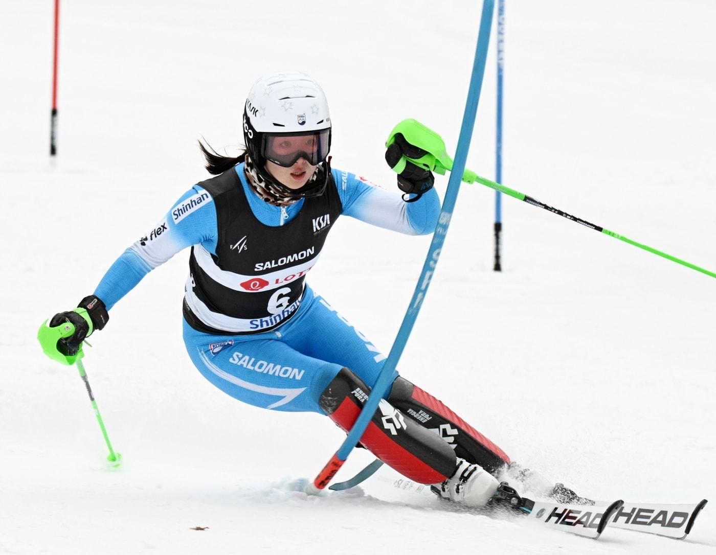 본문 이미지 - 김소희가 제107회 전국동계체육대회 MVP를 받았다. (대한체육회 제공)