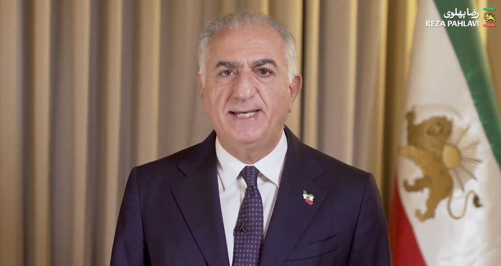 본문 이미지 - 이란의 '마지막 왕세자'인 레자 팔레비가 28일(현지시간) 엑스(X)를 통해 공개한 미국과 이스라엘의 이란 공격 관련 영상 메시지. (사진=엑스(X) 영상 갈무리)