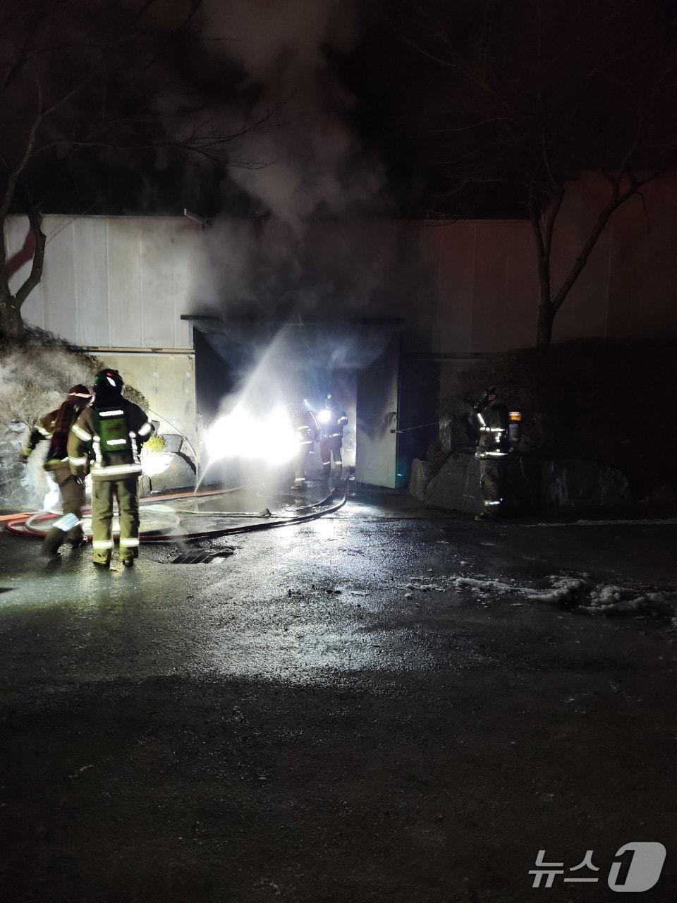 본문 이미지 - 화재 현장 모습.(경기도소방재난본부 제공)
